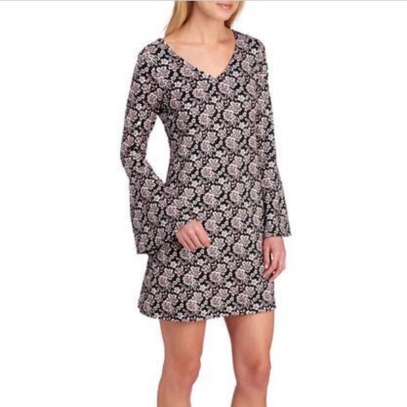 💖SOLD💖Nordstrom Robbie Bee Bell Sleeve Knit Shift Dress - Picture 5 of 8
